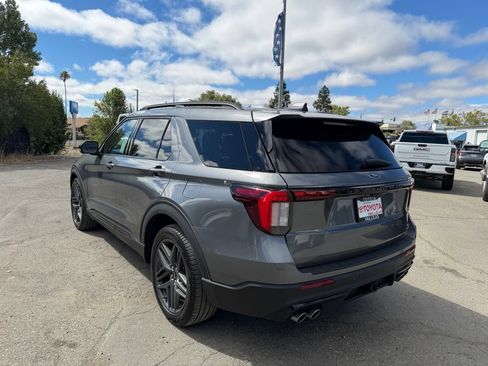 Used 2025 Ford Explorer ST AWD/4WD image 3