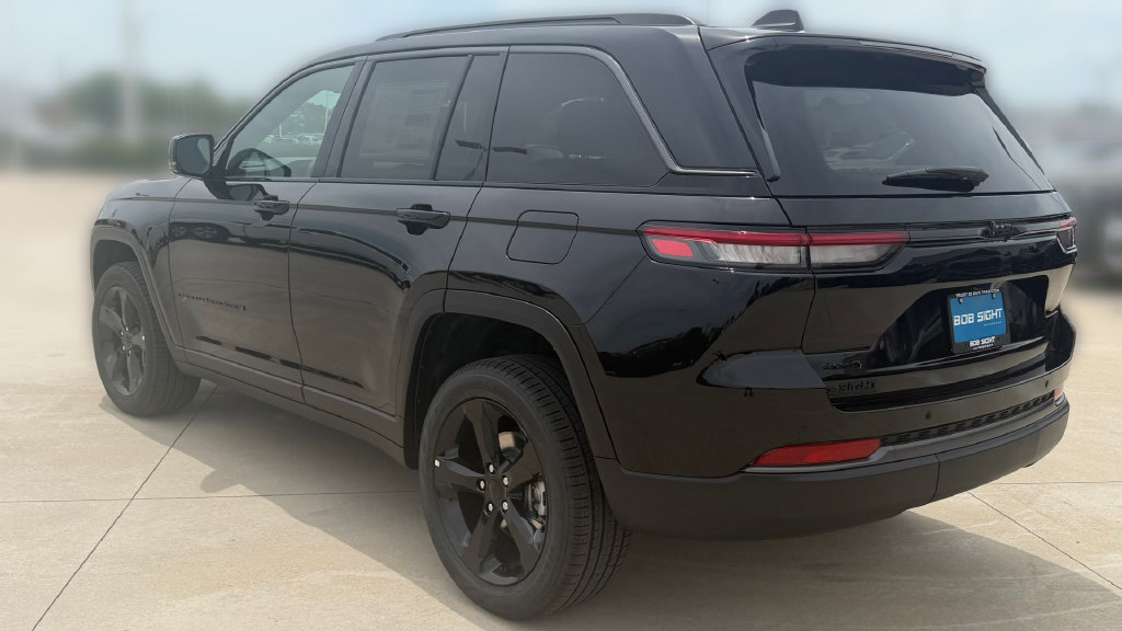 New 2026 Jeep Grand Cherokee Limited w/ Limited Altitude Package AWD/4WD image 3