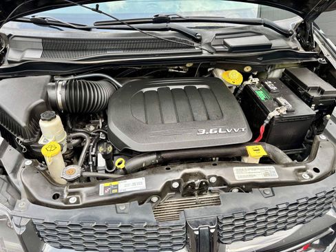 Used 2018 Dodge Grand Caravan SE FWD image 23