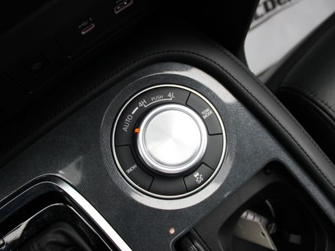 Certified 2024 Nissan Armada SL w/ Midnight Edition Package image 22