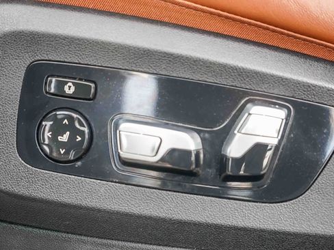 Used 2022 BMW X5 xDrive45e w/ M Sport Package image 17