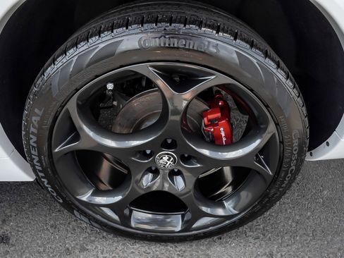 Used 2023 Alfa Romeo Stelvio Veloce image 7