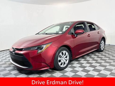 Used 2023 Toyota Corolla LE FWD image 3