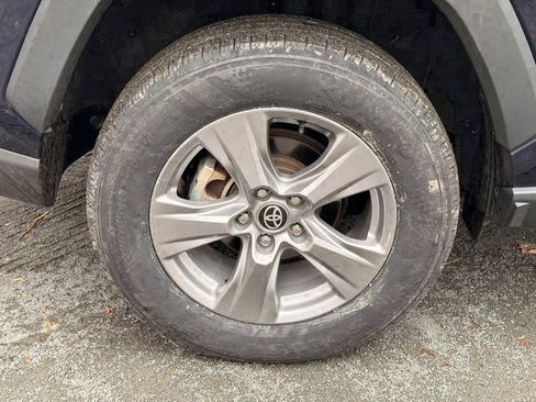 Used 2022 Toyota RAV4 XLE w/ Convenience Package image 7