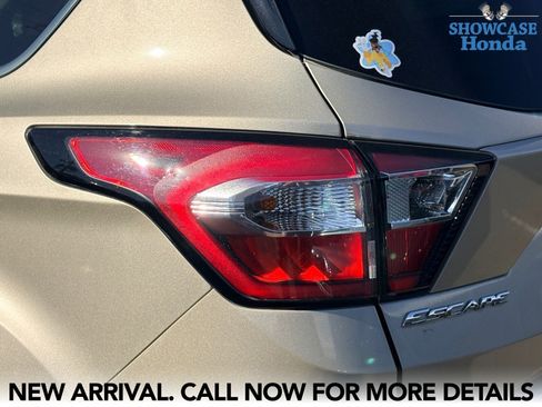 Used 2018 Ford Escape SEL image 15