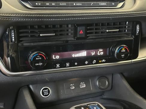 Used 2022 Nissan Rogue SV AWD/4WD image 29