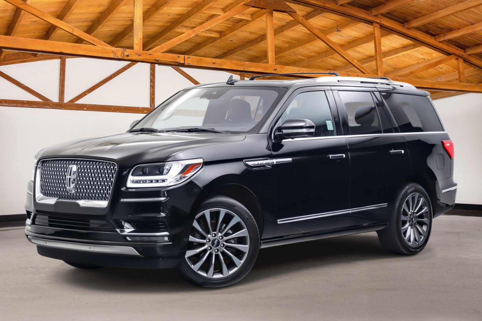 Used 2018 Lincoln Navigator Select w/ Technology Package RWD image 1