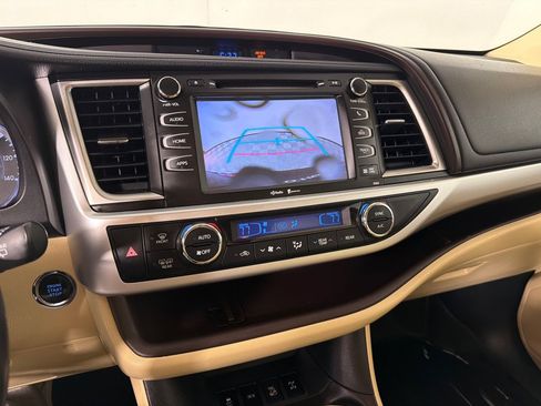 Used 2015 Toyota Highlander XLE AWD/4WD image 15