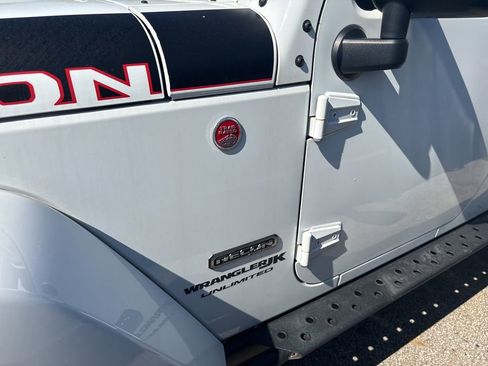 Used 2018 Jeep Wrangler Unlimited Rubicon AWD/4WD image 3