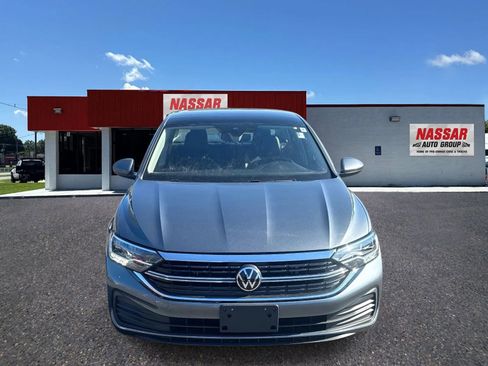 Used 2024 Volkswagen Jetta SE w/ Panoramic Sunroof Package image 2