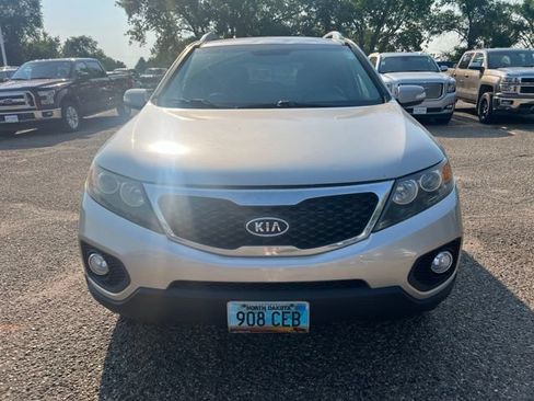 Used 2013 Kia Sorento EX w/ EX V6 Premium Pkg AWD/4WD image 2