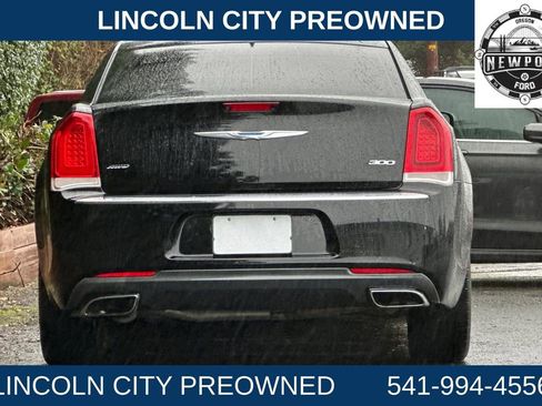 Used 2018 Chrysler 300 Limited image 4