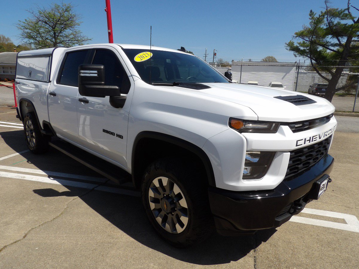 Used 2023 Chevrolet Silverado 2500 Custom w/ Infotainment Package AWD/4WD image 1