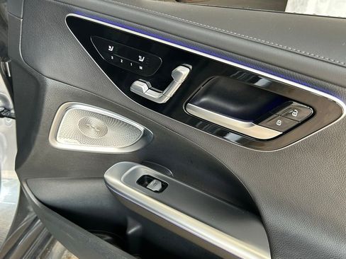 Used 2025 Mercedes-Benz C 300 4MATIC Sedan image 40