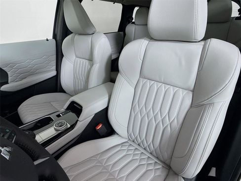 New 2025 Mitsubishi Outlander SEL image 21