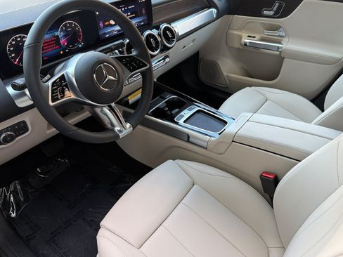 New 2026 Mercedes-Benz GLB 250 image 9