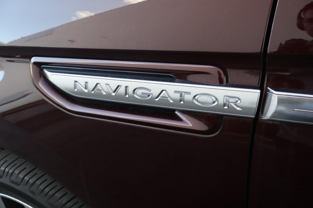 Used 2018 Lincoln Navigator L Select RWD image 38