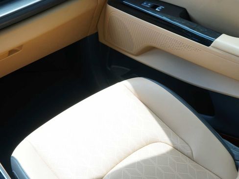 Certified 2023 Kia Carnival EX FWD image 31
