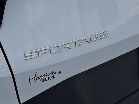 Certified 2026 Kia Sportage LX w/ LX Convenience Package AWD/4WD image 32