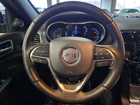 Used 2021 Jeep Grand Cherokee Laredo X image 11