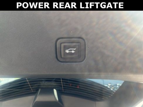 Used 2021 Cadillac XT6 Premium Luxury image 16