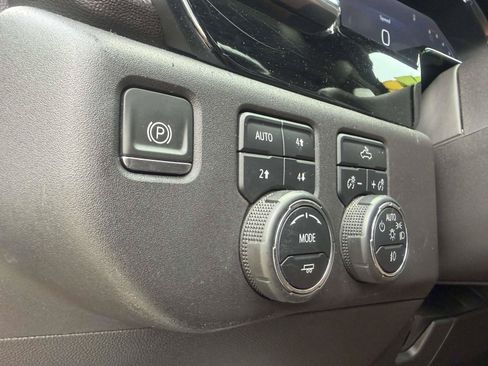 Used 2023 Chevrolet Silverado 1500 RST w/ Z71 Off-Road Package AWD/4WD image 16