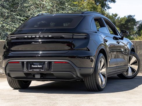 New 2026 Porsche Macan 4 Electric AWD/4WD image 11