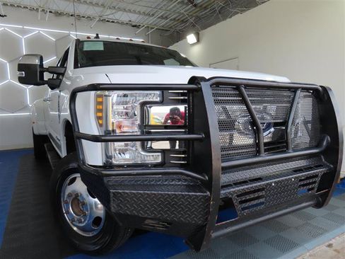Used 2019 Ford F350 Lariat w/ Lariat Ultimate Package image 3