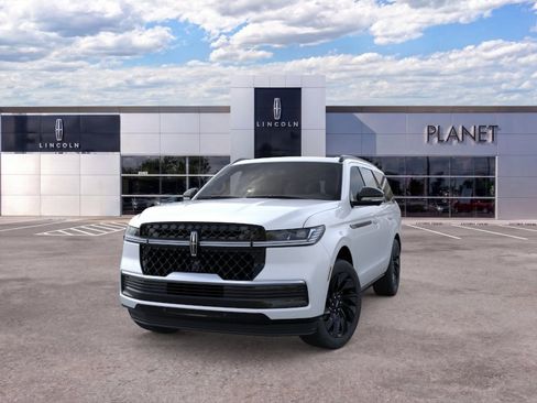 New 2026 Lincoln Navigator Reserve w/ Jet Appearance Package AWD/4WD image 2