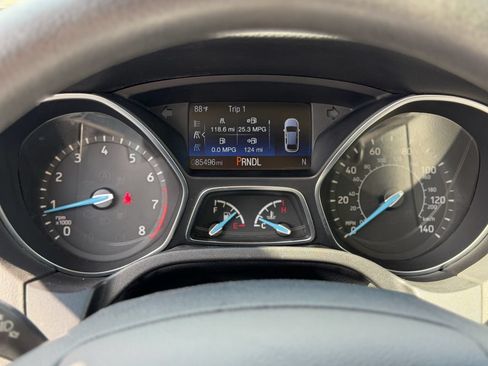 Used 2018 Ford Focus SE FWD image 14