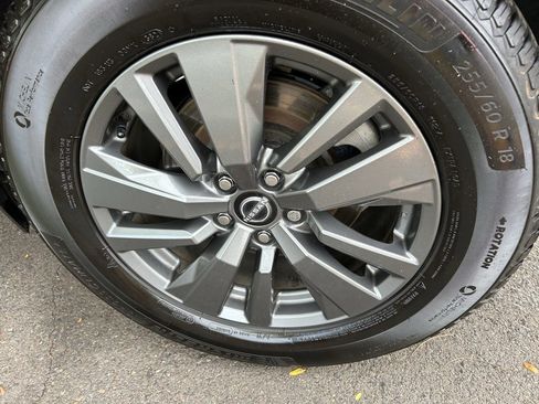 Used 2022 Nissan Pathfinder SV image 12