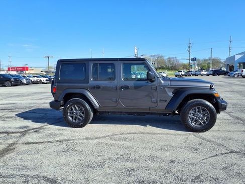 Used 2025 Jeep Wrangler Sport S image 14