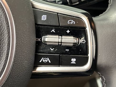Used 2025 Kia Carnival FWD image 55