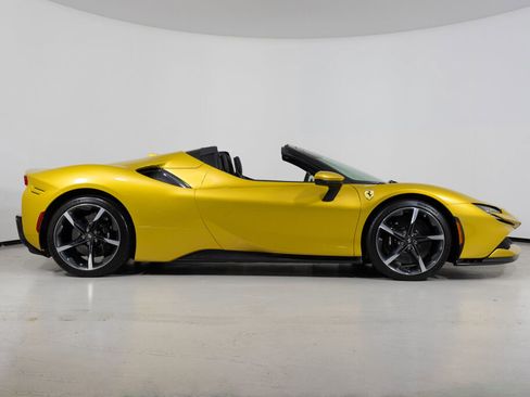 Used 2022 Ferrari SF90 Spider image 14