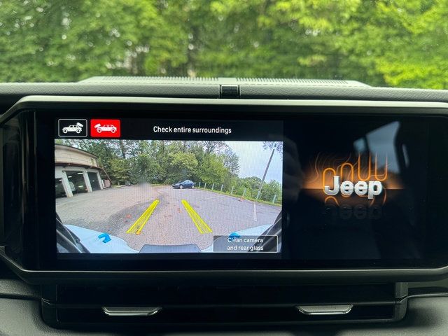 Used 2024 Jeep Wrangler High Altitude AWD/4WD image 25