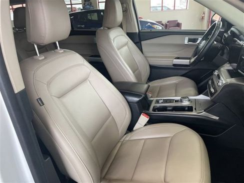 Used 2022 Ford Explorer XLT w/ Equipment Group 202A image 24