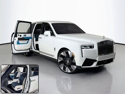 Used 2025 Rolls-Royce Cullinan AWD/4WD image 2