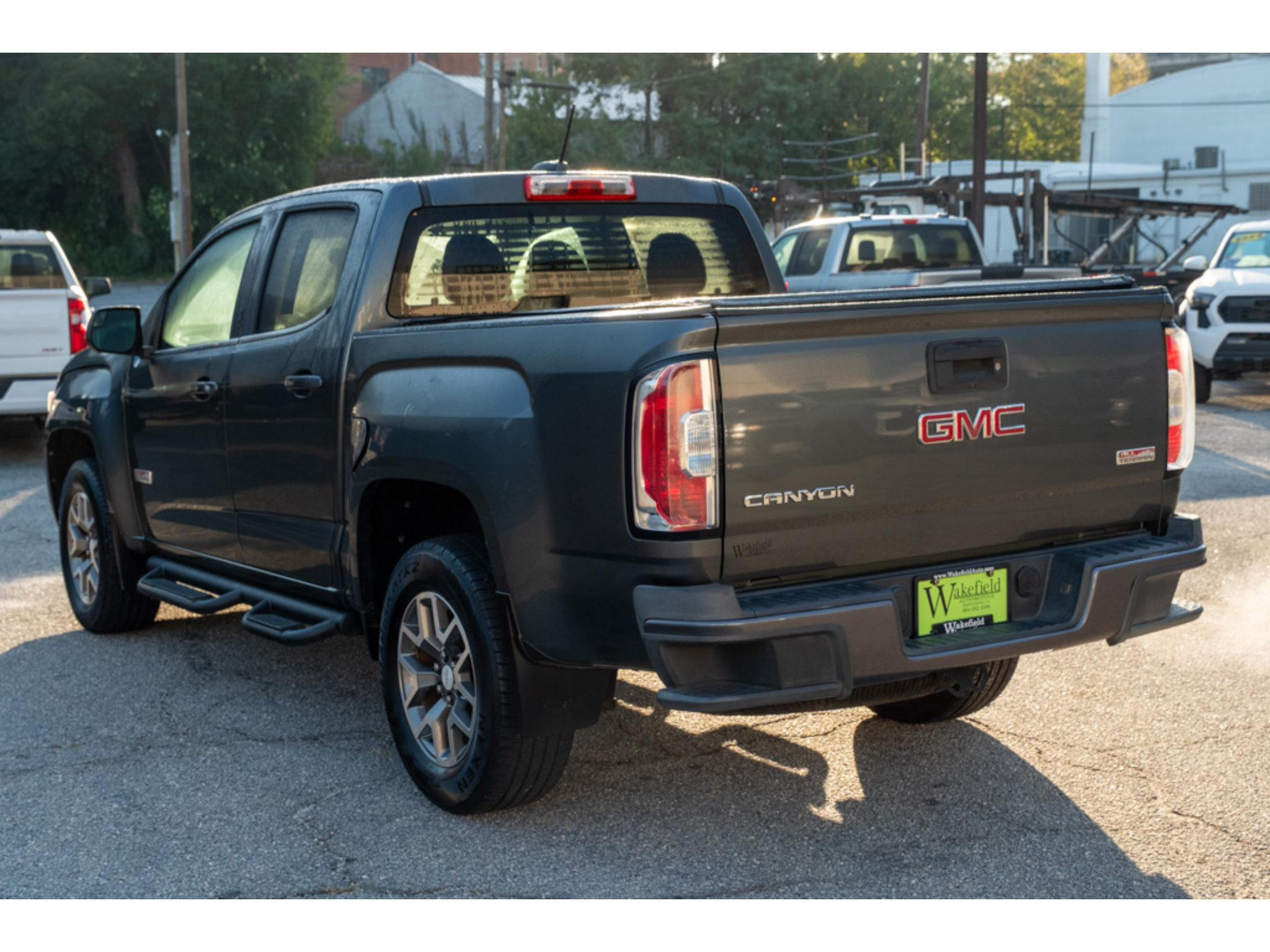 Used 2015 GMC Canyon SLE w/ All-Terrain Package RWD image 6
