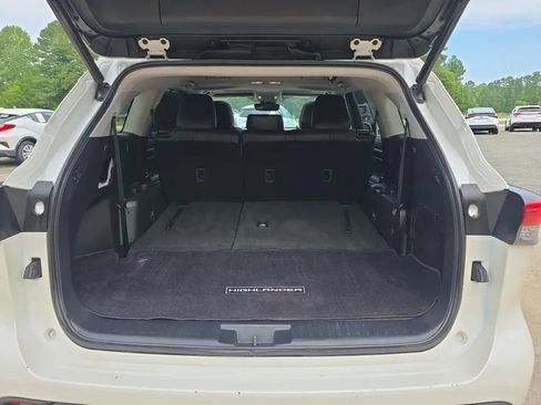Used 2020 Toyota Highlander XLE AWD/4WD image 57