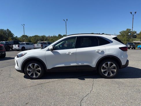Used 2023 Ford Escape Platinum w/ Premium Technology Package image 2