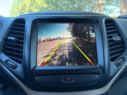 Used 2017 Jeep Cherokee 75th Anniversary FWD image 29