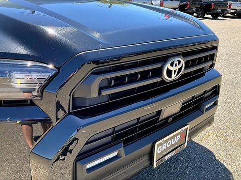 Used 2025 Toyota 4Runner SR5 AWD/4WD image 29