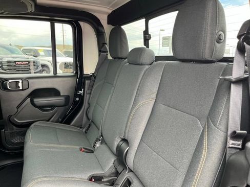 Used 2025 Jeep Gladiator Sport AWD/4WD image 18