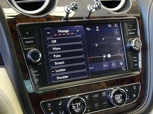 Used 2017 Bentley Bentayga image 22