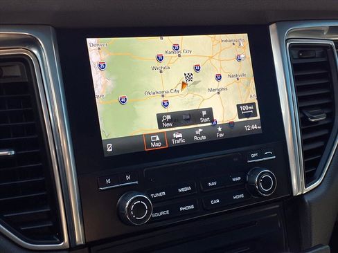 Used 2017 Porsche Macan image 4