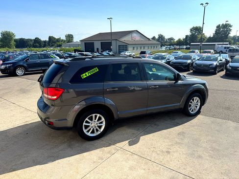 Used 2014 Dodge Journey SXT image 4