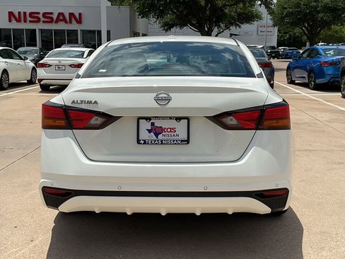 Used 2025 Nissan Altima 2.5 SV FWD image 5