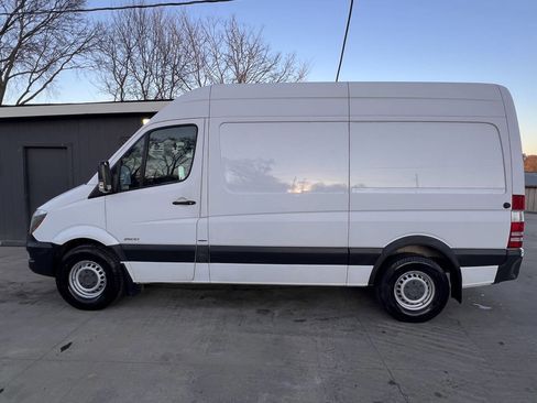 Used 2016 Mercedes-Benz Sprinter 2500 image 5