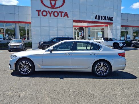 Used 2019 BMW 530i xDrive w/ Convenience Package AWD/4WD image 4