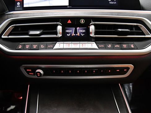 Used 2022 BMW X7 xDrive40i w/ Premium Package image 14